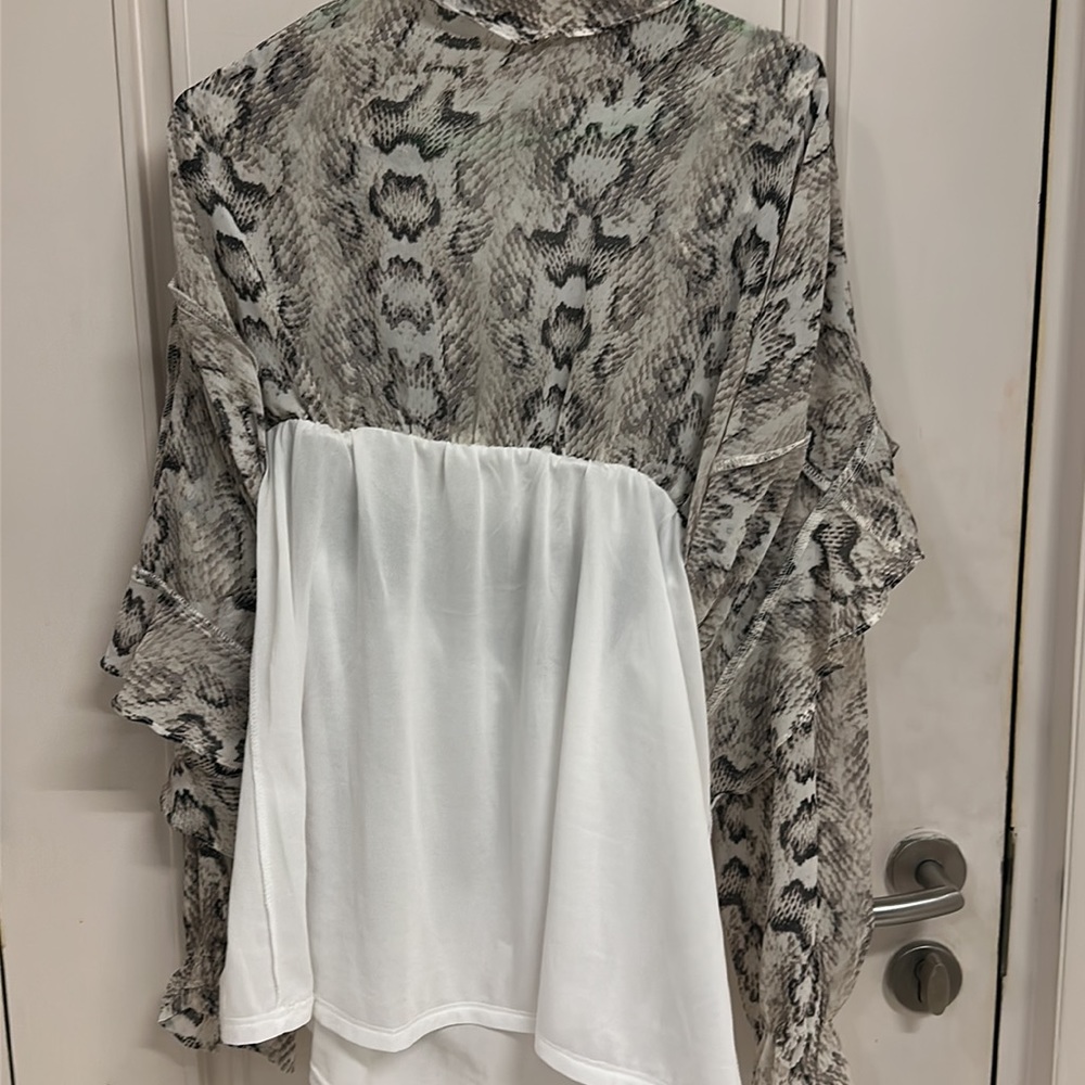 H&M Animal Print dress with matching lining  in B&W with Vneck ! SIze 14! - Picture 10 of 10